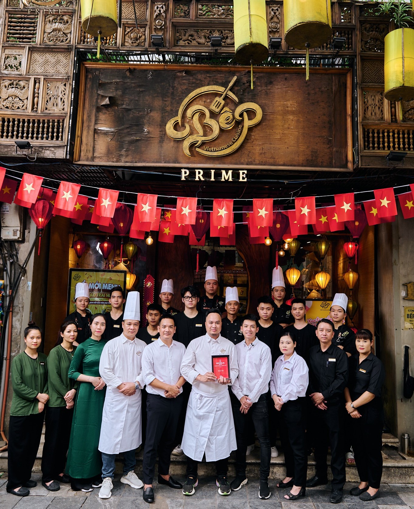 Chef Thái và Lẩu gà khiêu vũ bốc lửa
